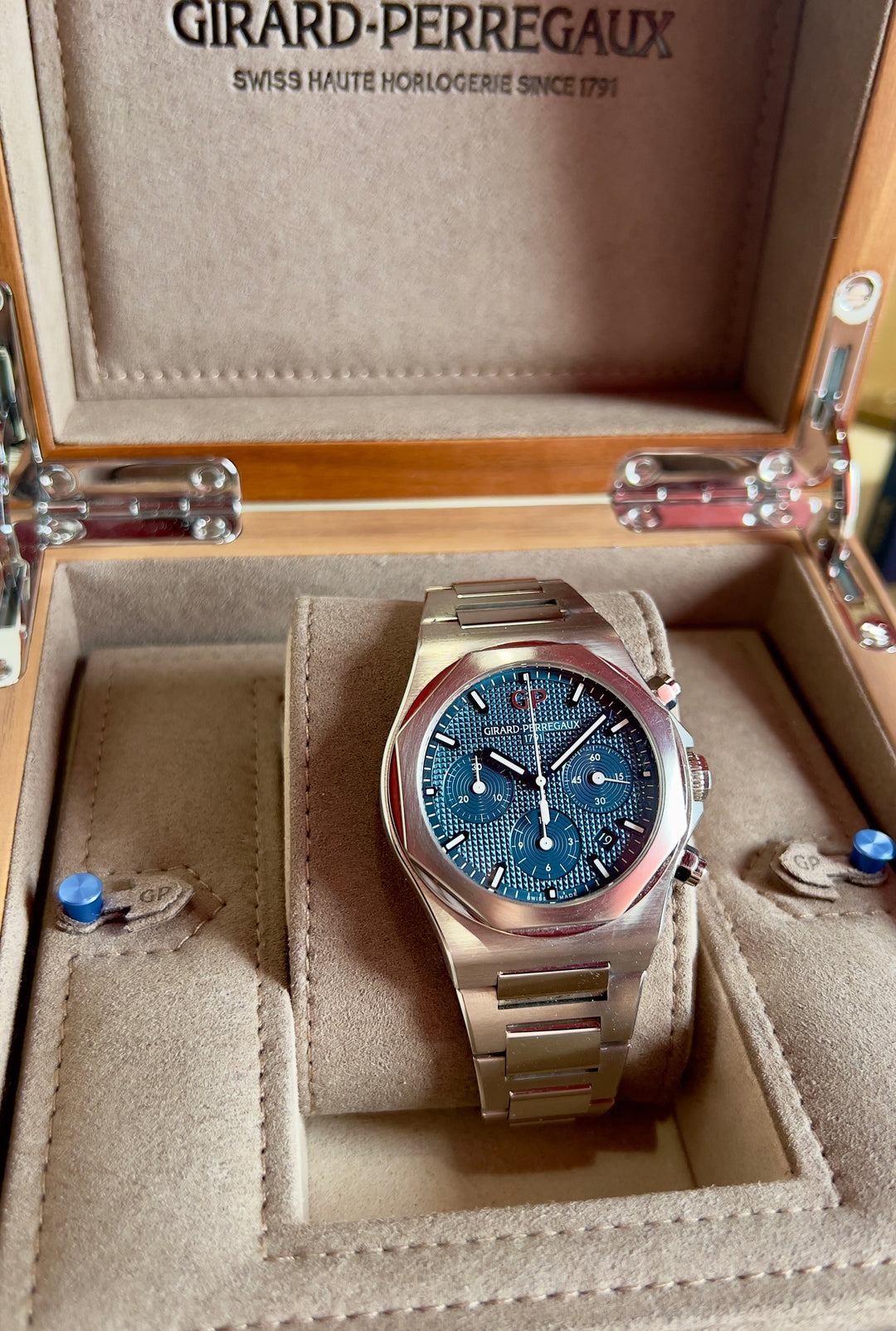 Girard Perregaux Laureato Chronograph LAUREATO | BLUE | 42MM | 81020 - 11