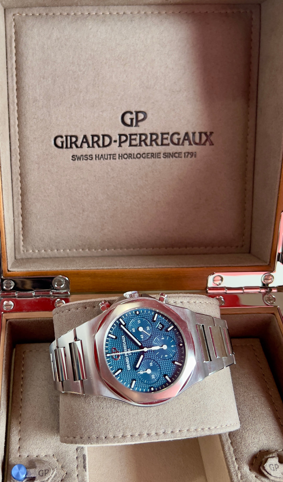 Girard Perregaux Laureato Chronograph LAUREATO | BLUE | 42MM | 81020 - 11