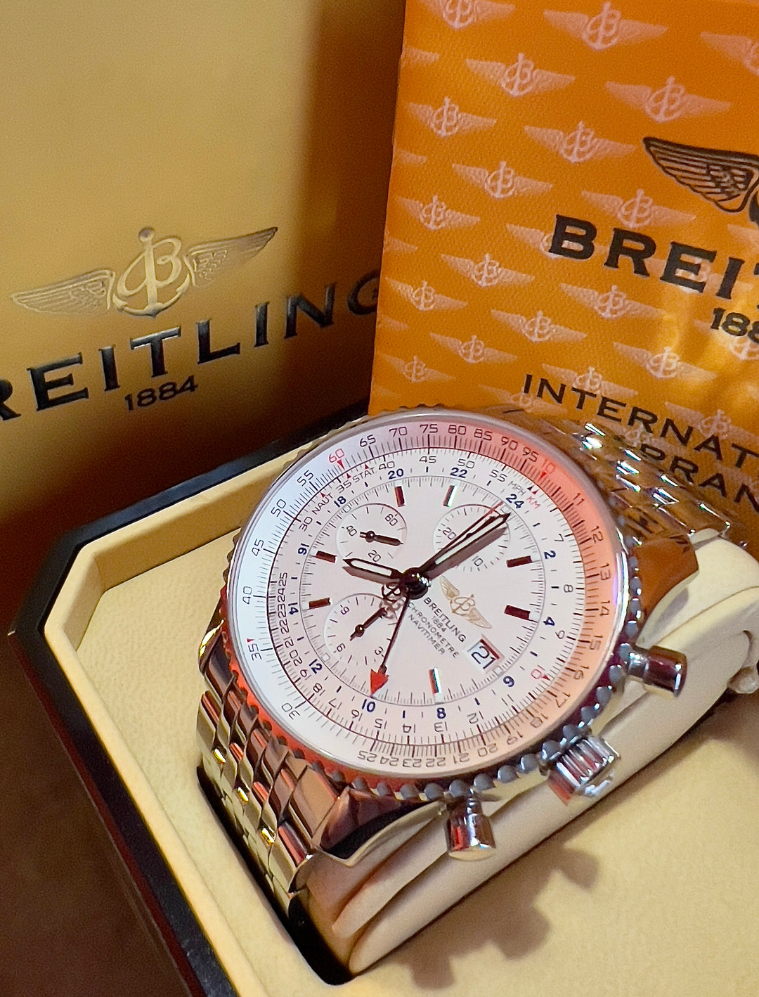 Breitling Navitimer World A24322