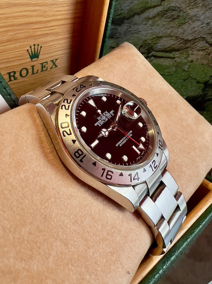 Rolex Explorer II 16570 | 2005 | NO HOLES